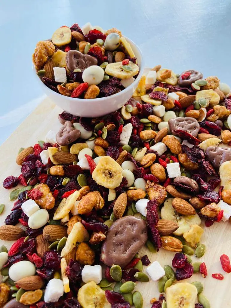 90002-Banana-Berries-and-Honey-nuts-mix-with-added-Loveliness.webp