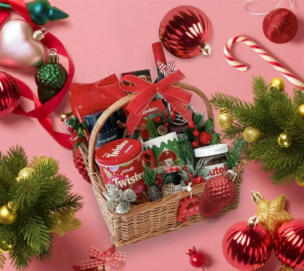 Craft Your Perfect Christmas with a Customized Gourmet Hamper!