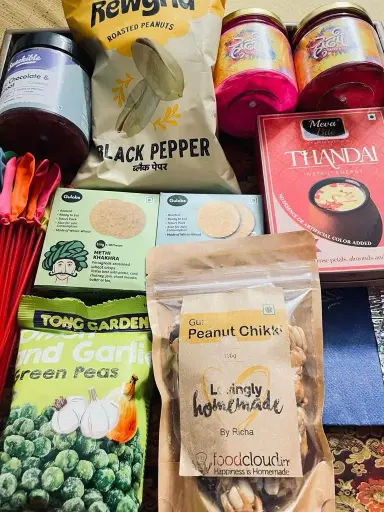 Hamper under 700/-