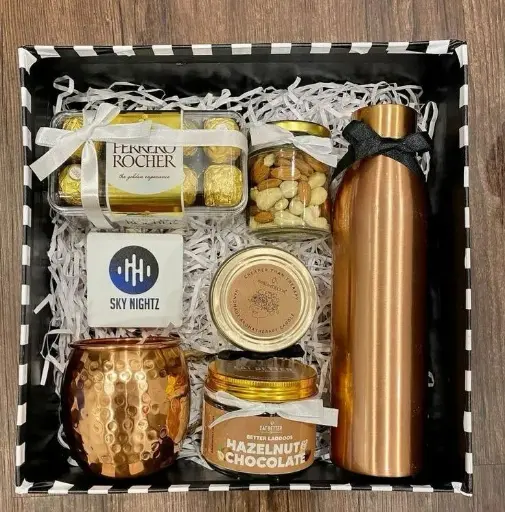Luxe Essentials Hamper: Elevate Your Gifting Game!